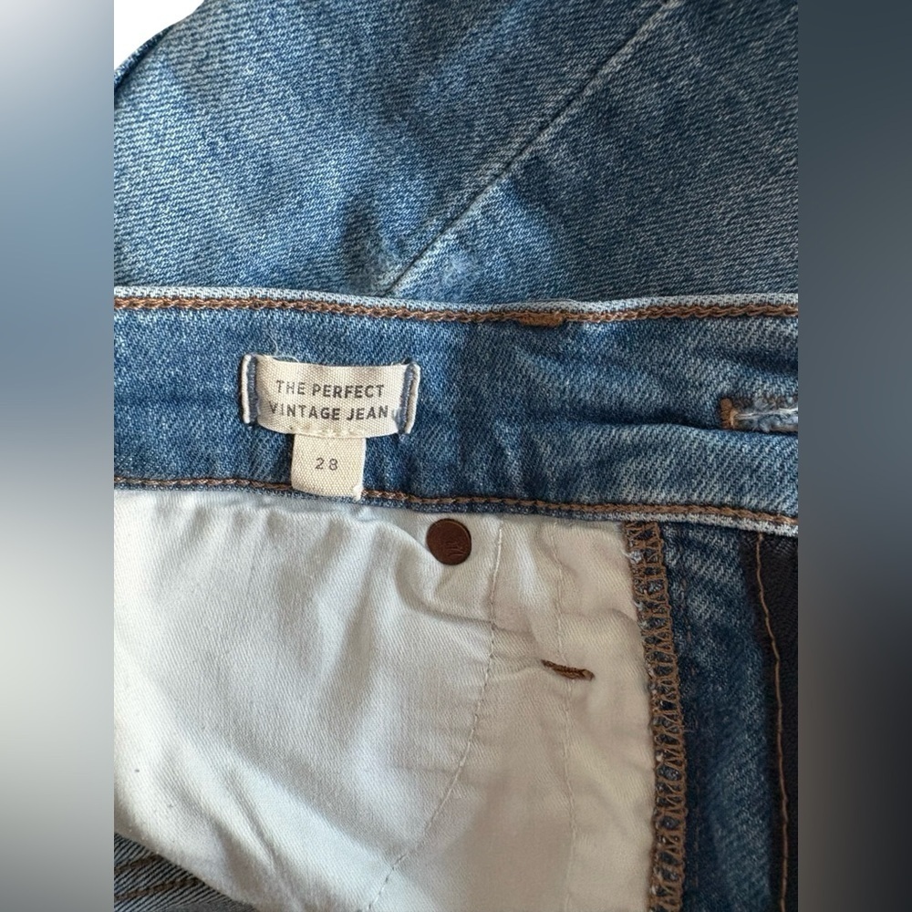 Madewell The Perfect Vintage Jean in Light Denman Wash & Distressed | Size 29 - Picture 9 of 16